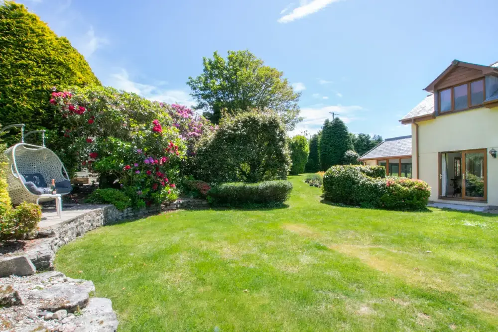 Large garden at Sundance in Cornwall