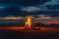 Read more about the article Bonfire night by the beach: where to go