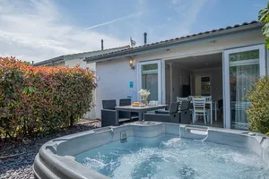 Delightful Totland Bay Escape