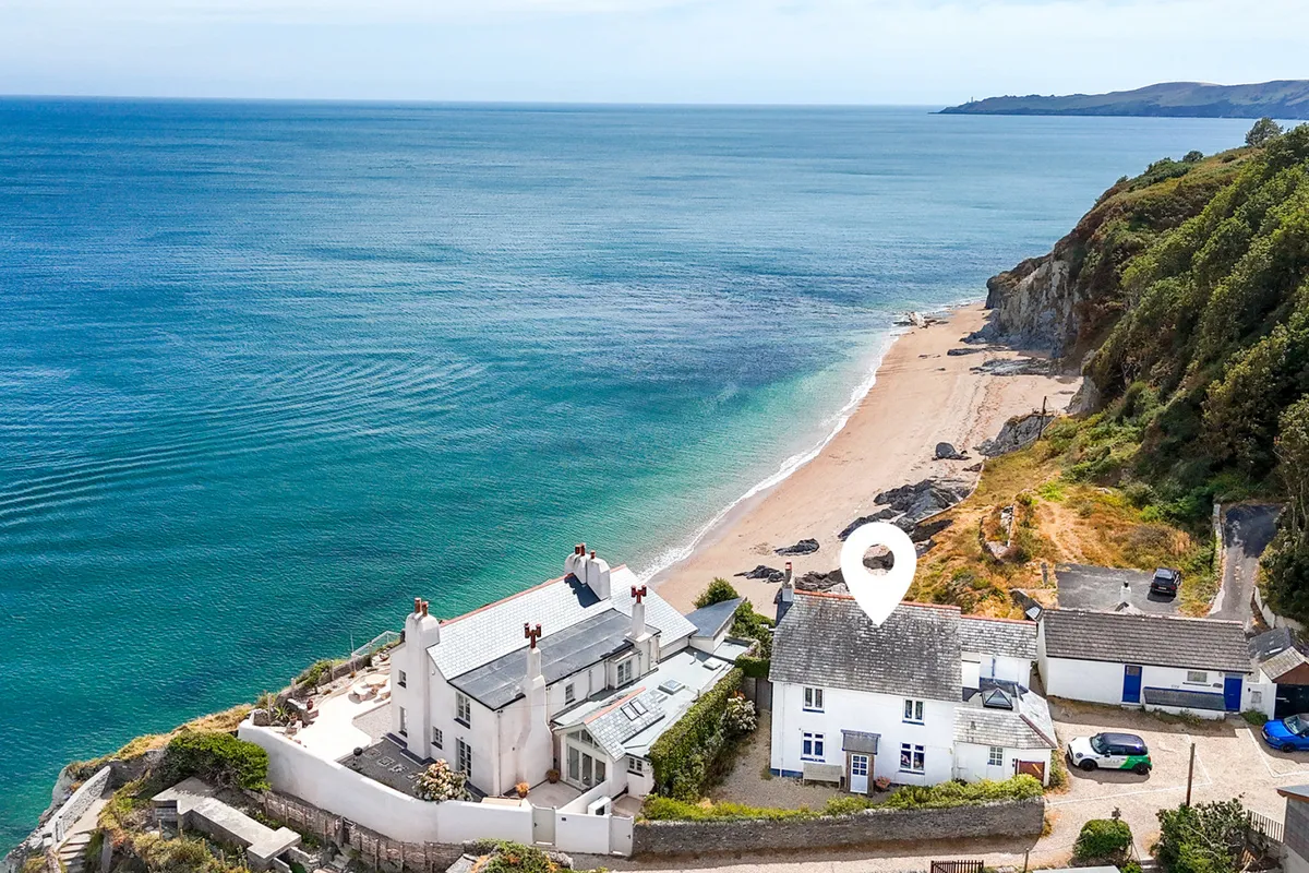 Welcome to The White House, Torcross, a 4 bed, dog friendly holiday home on the clifftops in South Devon