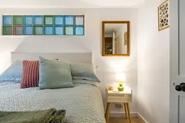 Meads Cottage, Charmouth: Beautiful coloured glass links to the Jack and Jill bathroom