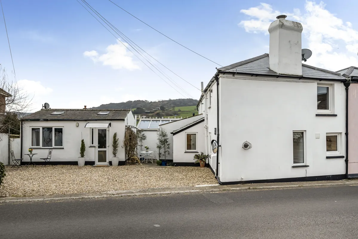 Meads Cottage, Charmouth: Convenient parking available