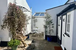 Meads Cottage, Charmouth: The cosy sheltered courtyard