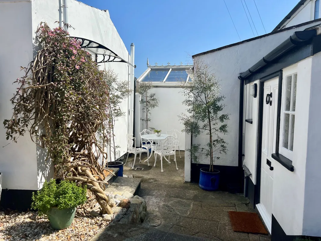 Meads Cottage, Charmouth: The cosy sheltered courtyard