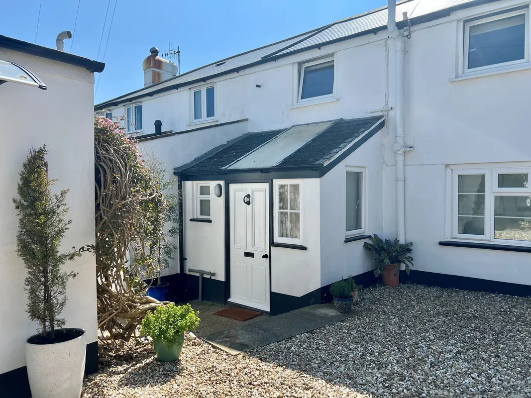 Meads Cottage, Charmouth: Enter through the front porch