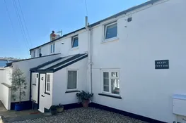 Meads Cottage, Charmouth: An ideal base for beachcombers and fossil seekers