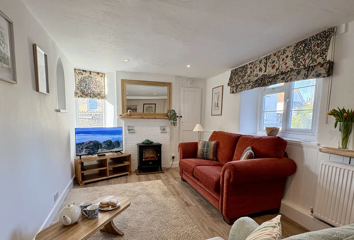 Meads Cottage, Charmouth: Relax in the comfortable sitting room
