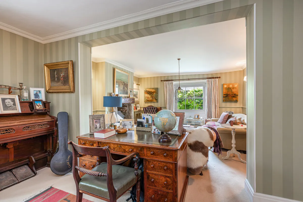 Space to work and read at the desk in the drawing room.
