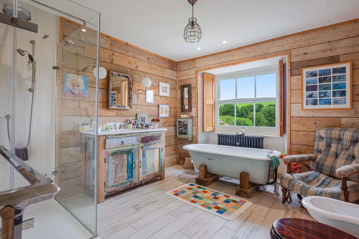 The master bedroom en suite