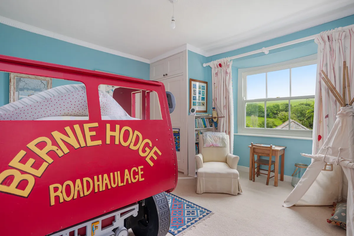The twin room with full size single beds (including the lorry bed)!