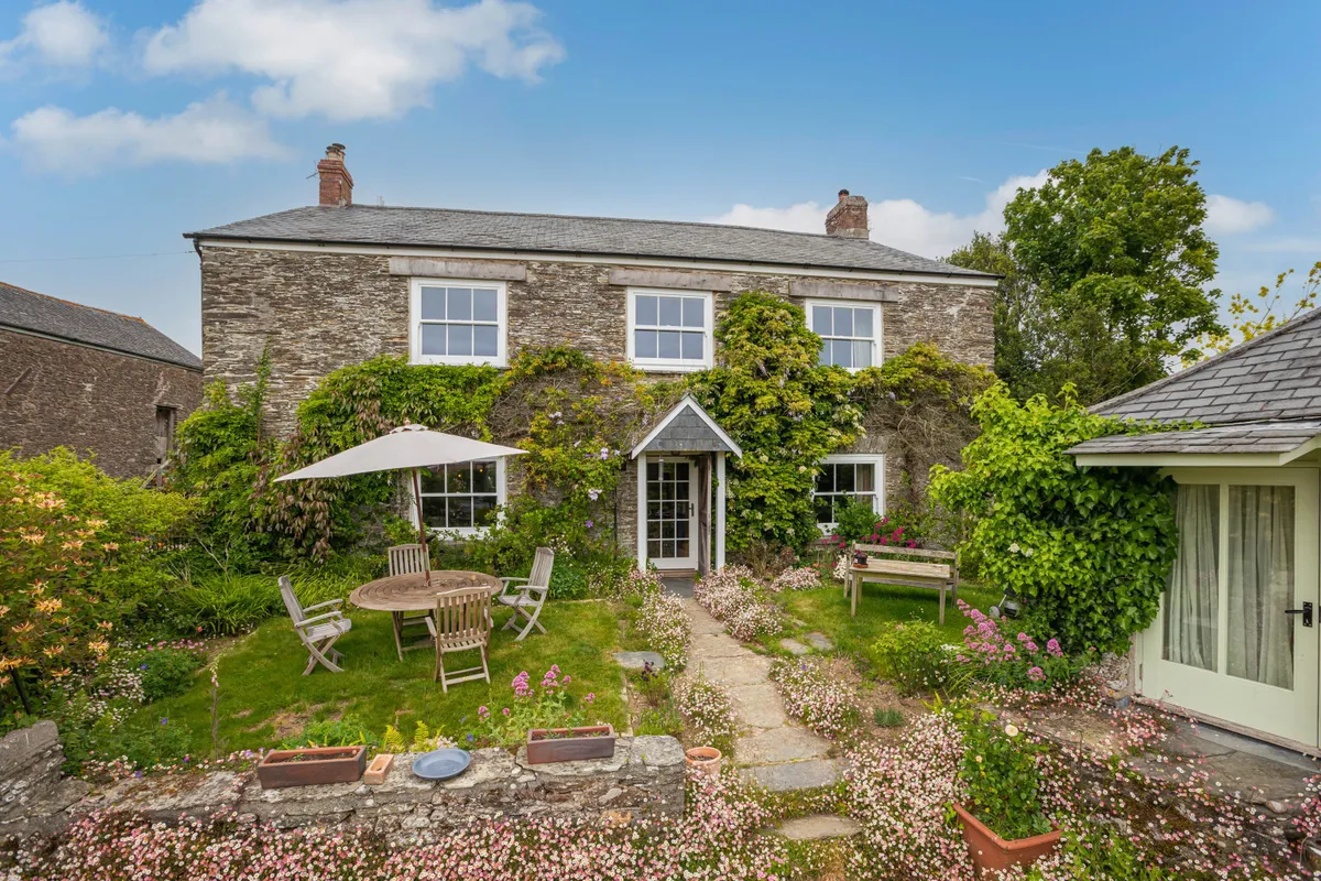 Another shot of the front of this charming holiday home in South Devon