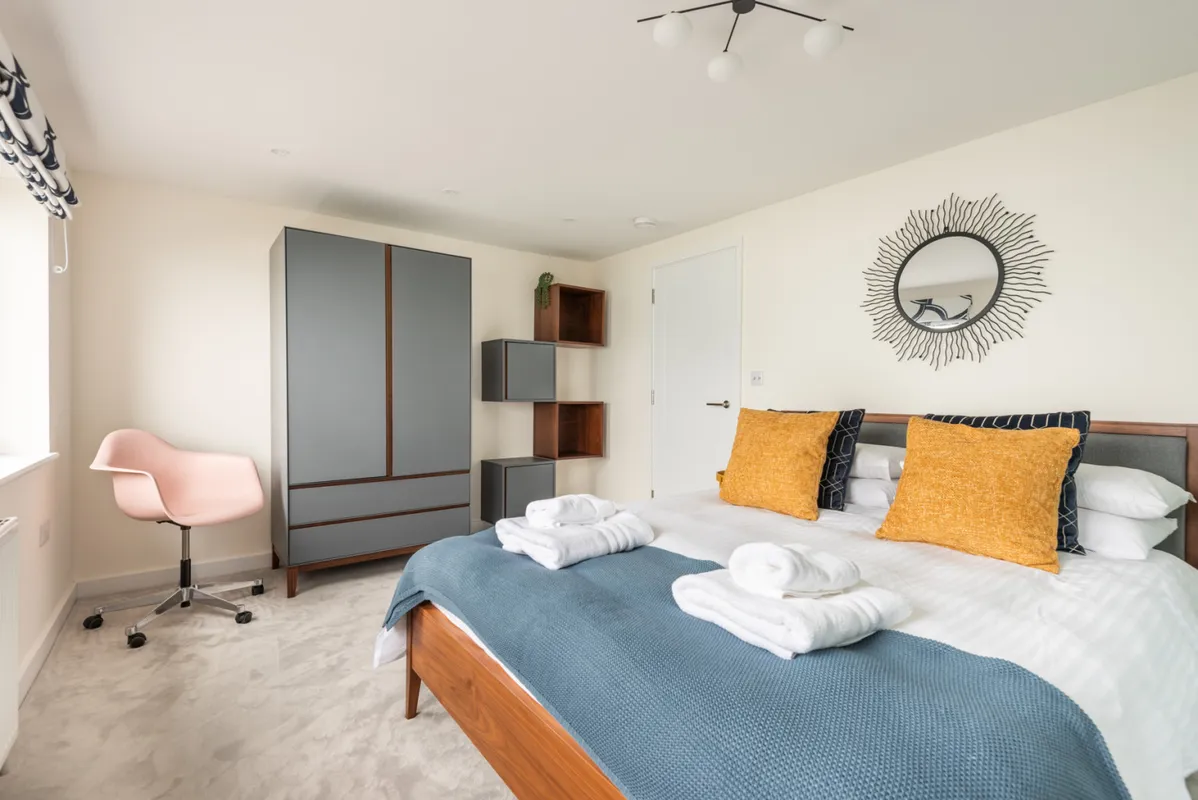 Bedroom 1, with 5' king size bed, en suite shower and sea views!