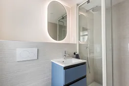The en suite for bedroom 2