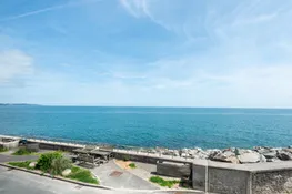 Stunning sea views from this contemporary 4 bedroom holiday home in South Devon