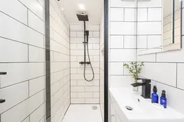 Shower room - Happy Days Cottage