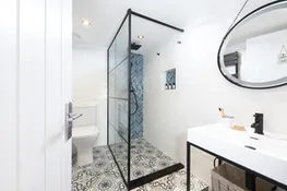 Shower room two - Happy Days Cottage