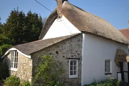 Thatch cottage in tranquil Dorset village
