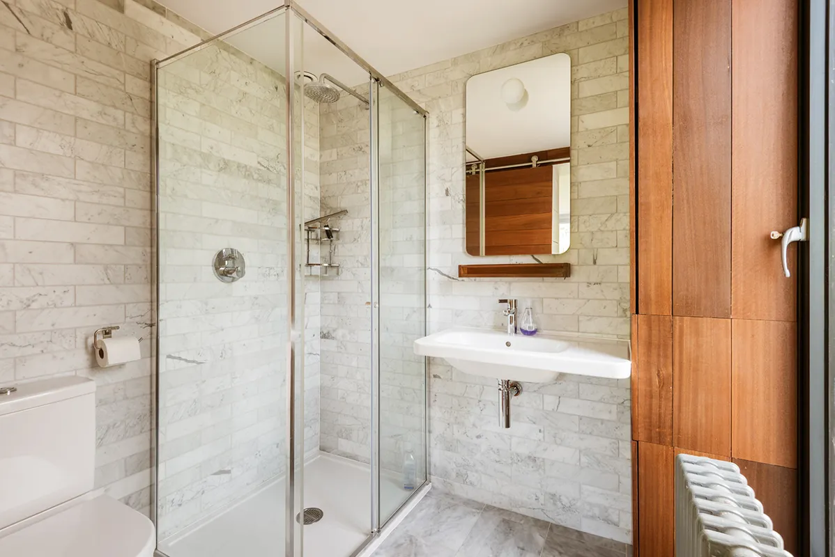 the en suite shower room