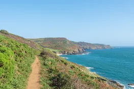 Huccombe is a fab spot to explore the South West Coast Path! What could be better at the end of coastal stomp than pizza from the pizza oven and a soak in the hot tub!