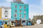 Cosy second floor apartment overlooking Tenby Harbour