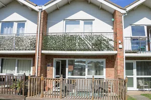 98 Waterside Park