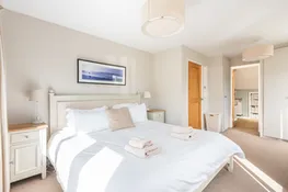 Pretty bedroom 1 with en suite bathroom