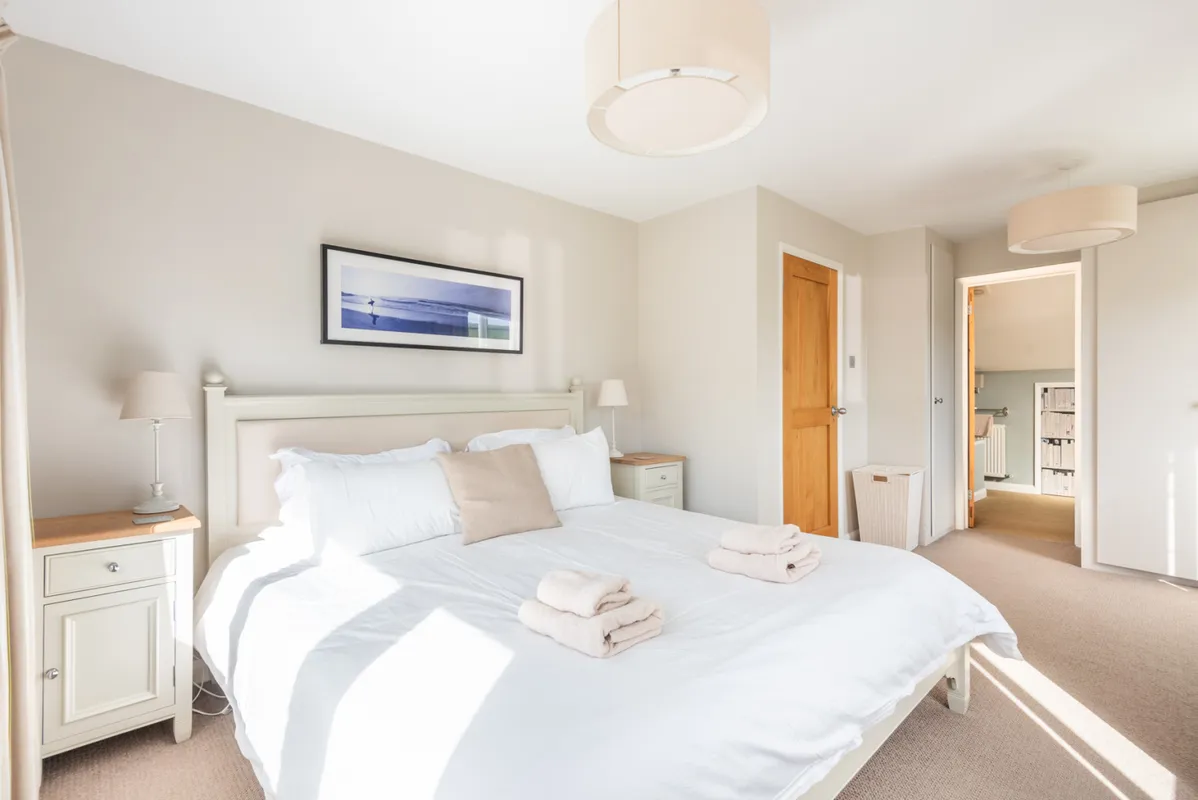 Pretty bedroom 1 with en suite bathroom