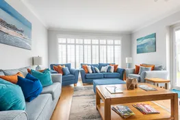 The pretty lounge room.