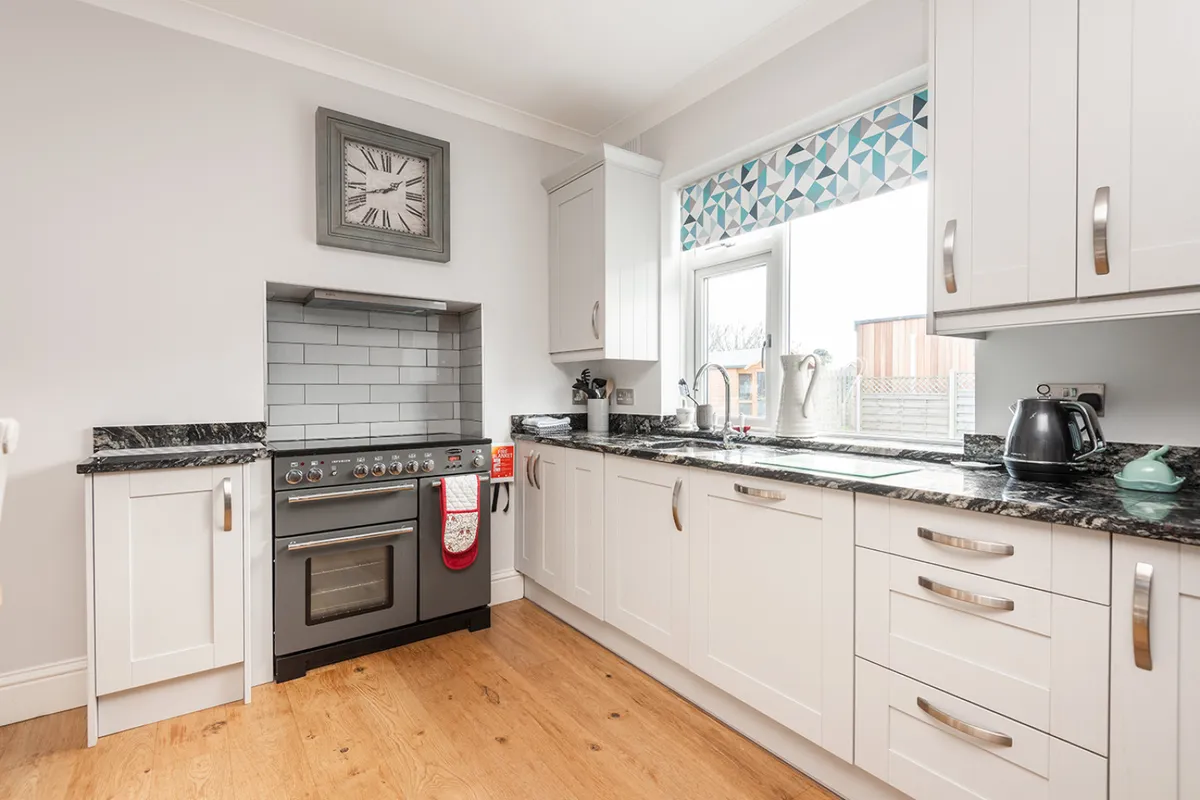 Another look at the kitchen