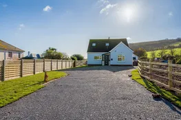 Welcome to Middlecombe Lodge, in beautiful Beesands.