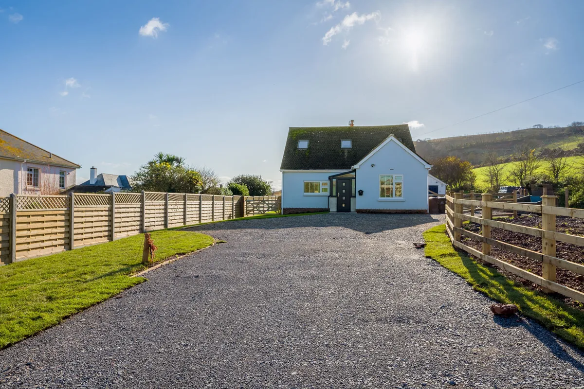 Welcome to Middlecombe Lodge, in beautiful Beesands.