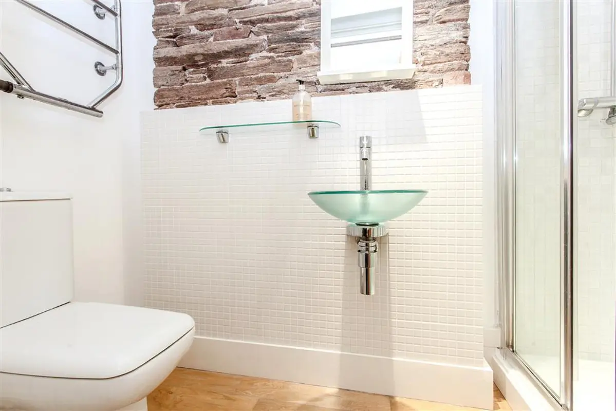 The master en suite shower room.