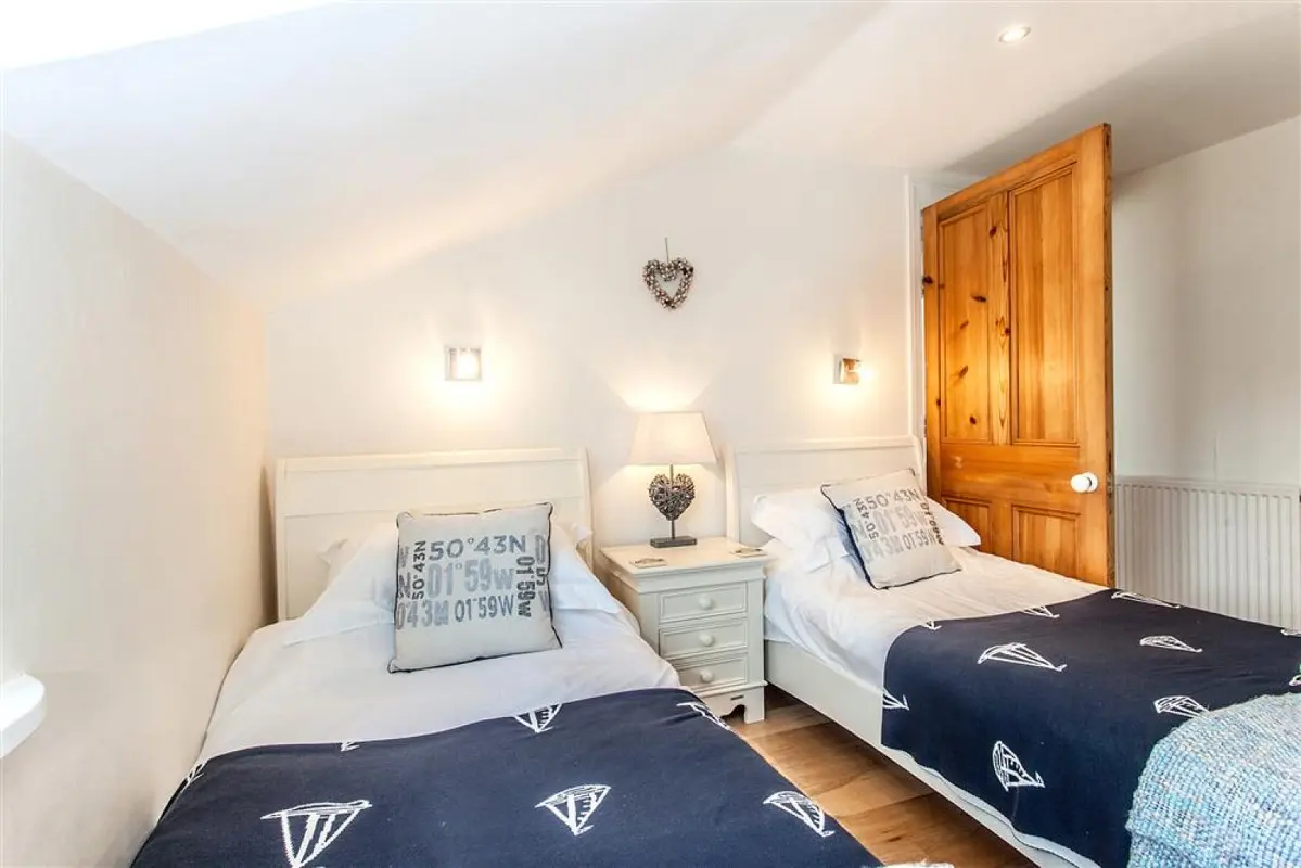 The second floor twin bedroom in Upper Reeds.