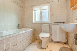 The family bathroom in Upper Reeds.