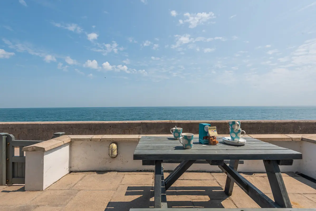 Perhaps an al fresco meal on the terrace is more to your liking? Sea views included